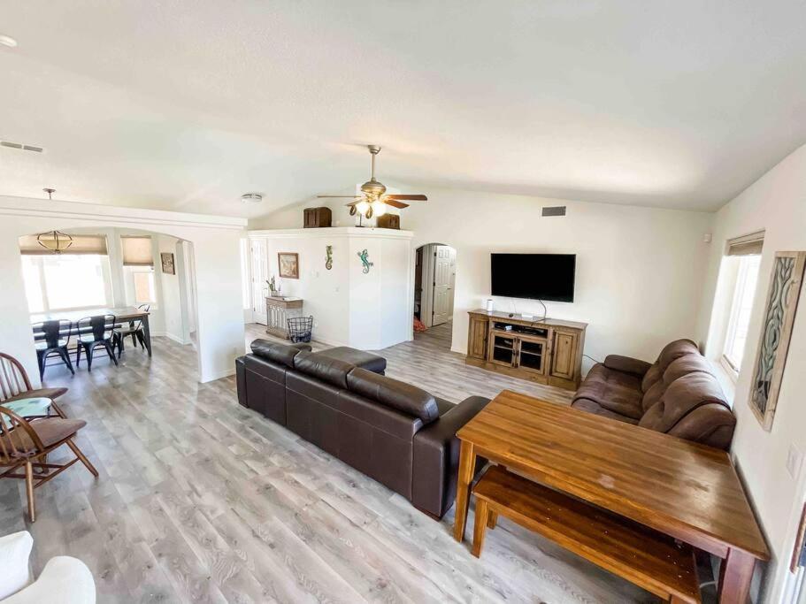 Private View On The Lake Side Of 95! Sleeps 16 Lake Havasu City Bagian luar foto